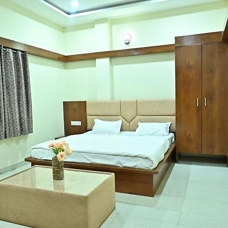 Indore Palace Exterior photo